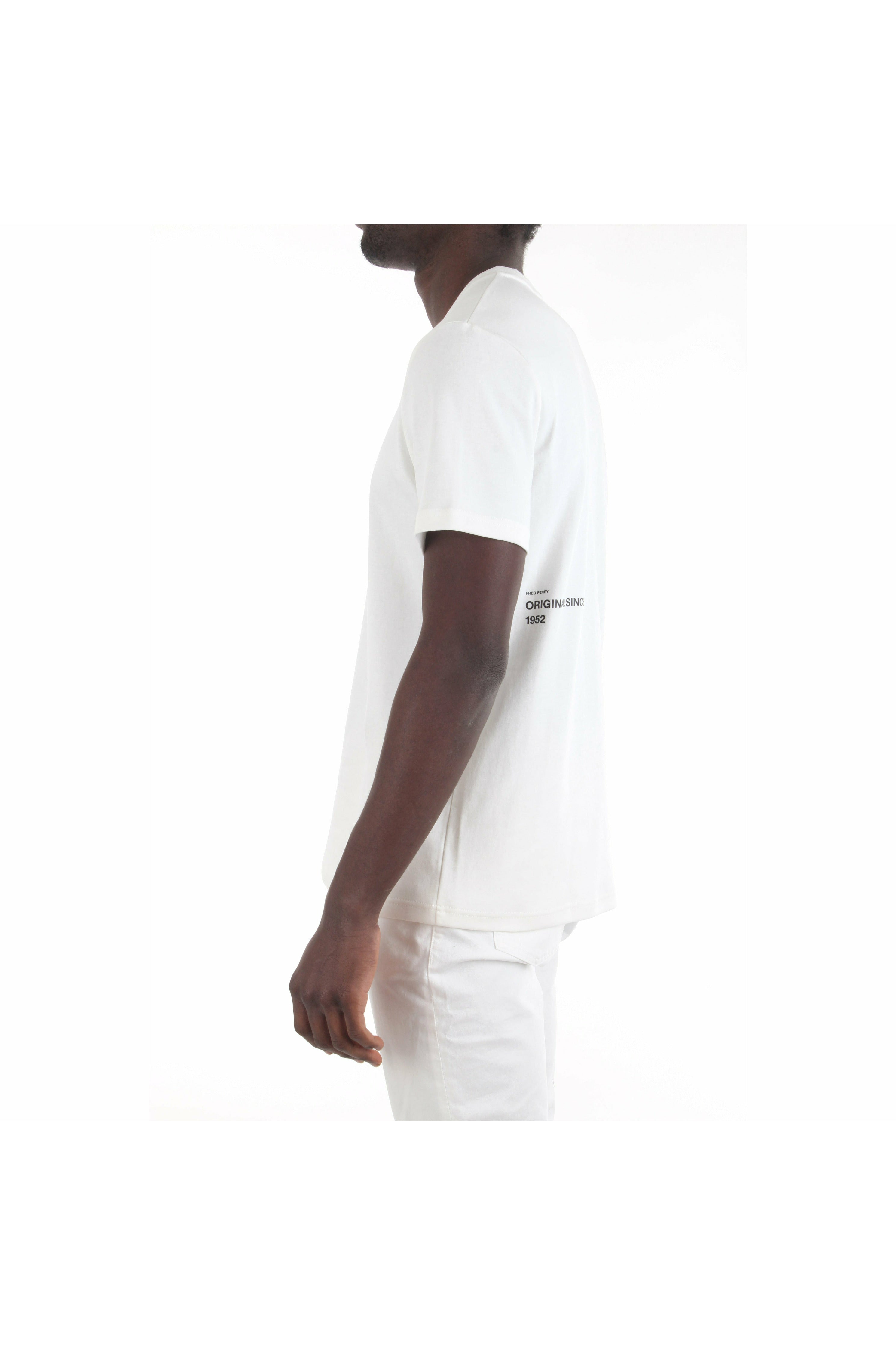 Fred Perry M2678 t-shirt in cotone con logo sfumato a contrasto