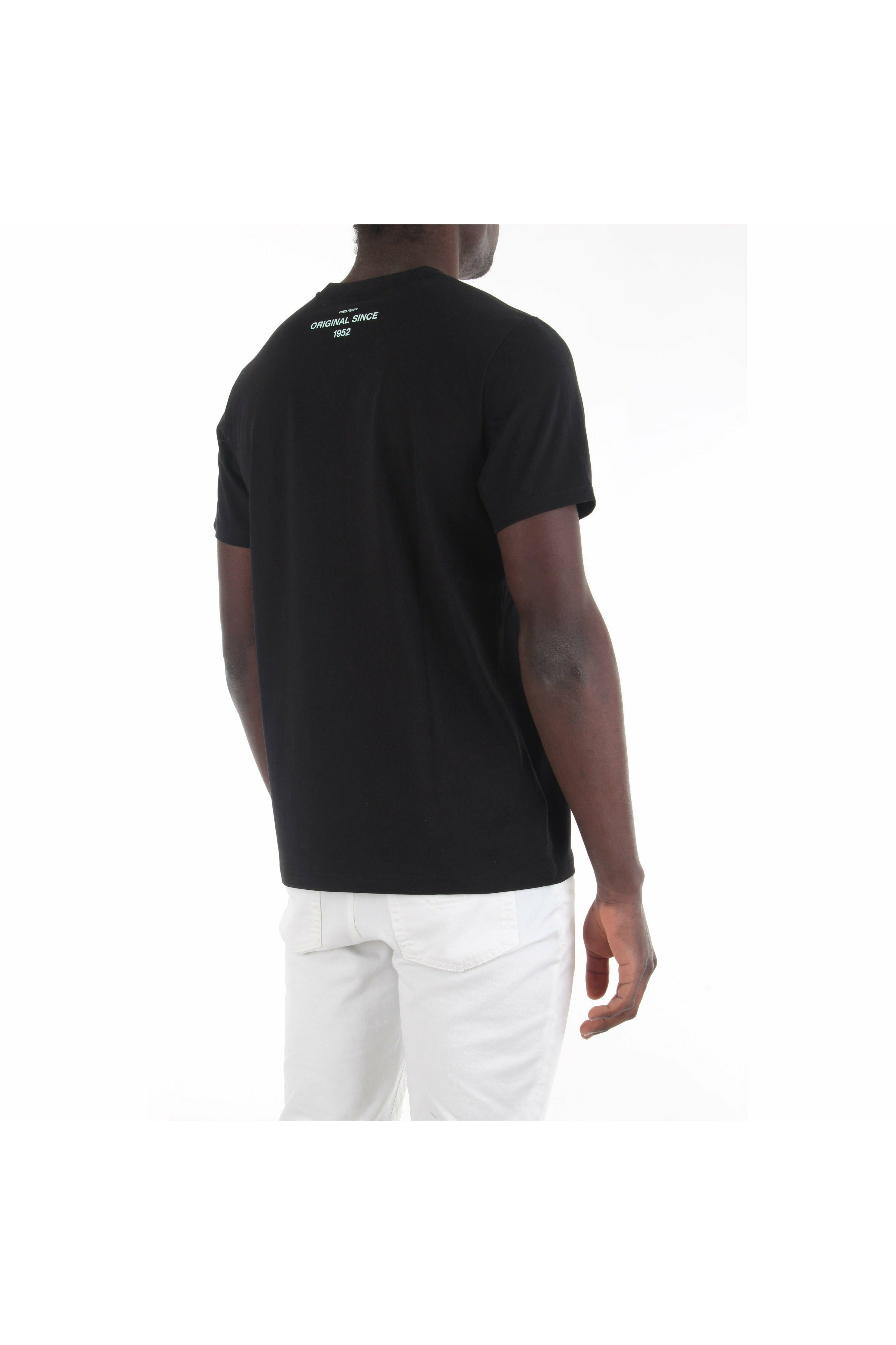 Fred Perry M2675 t-shirt in cotone con stampa logo a contrasto