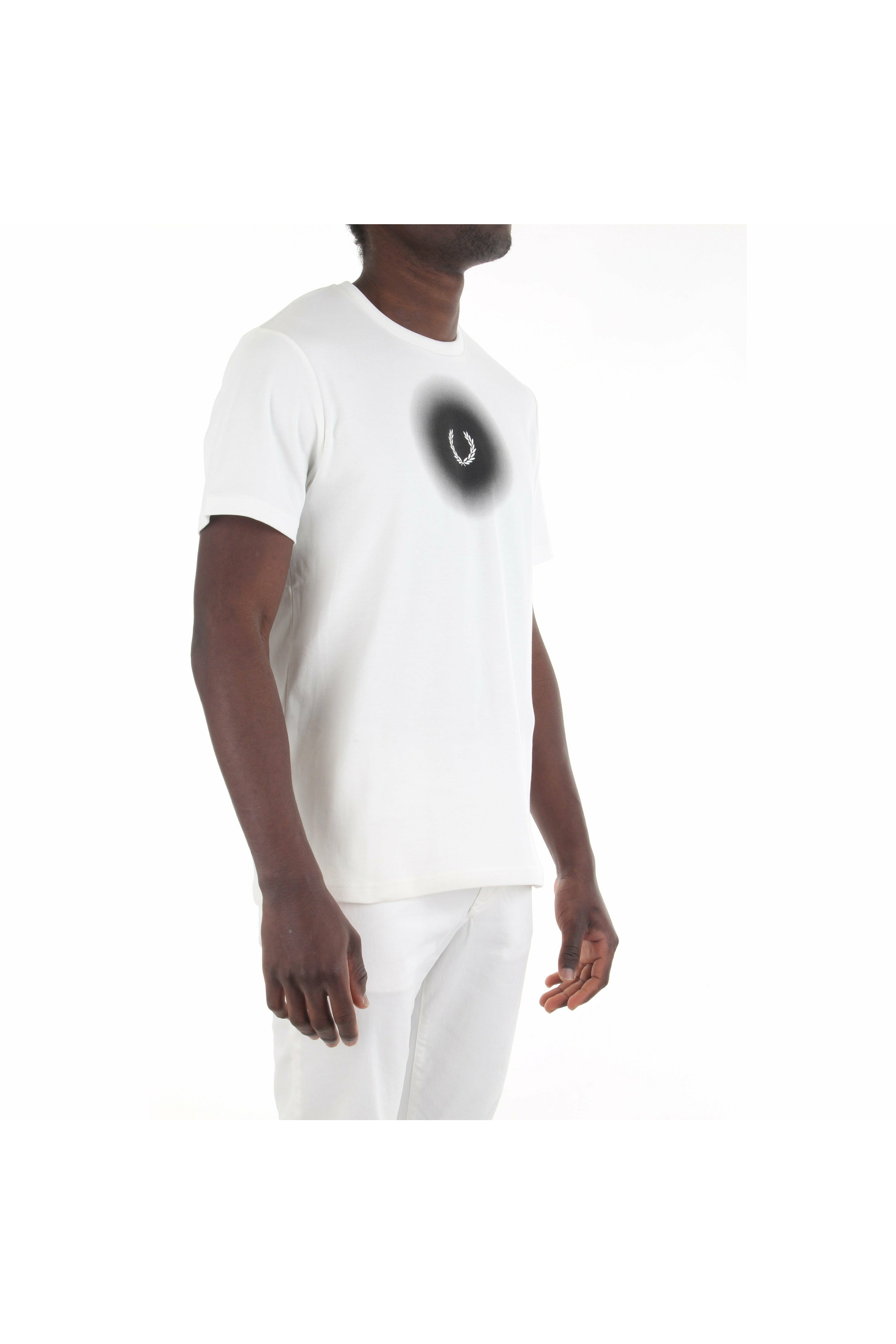 Fred Perry M2678 t-shirt in cotone con logo sfumato a contrasto